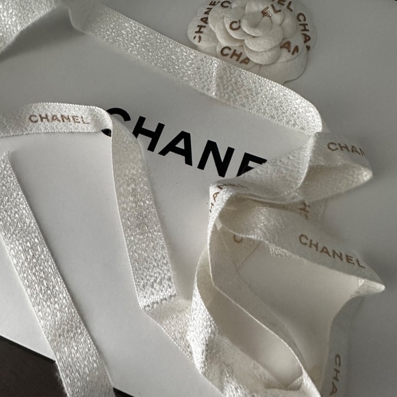 Chanel Beauty 2024 Paper bags with camellia, ribbon and card - Picture 3 of 3